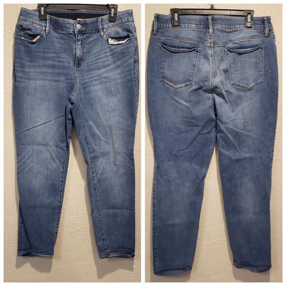 Chico's So Slimming Girlfriend Straight Leg Jeans Light Wash Blue Denim Size 2R - Picture 1 of 10